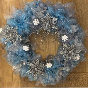 Winter wreath- blue with snowflakes